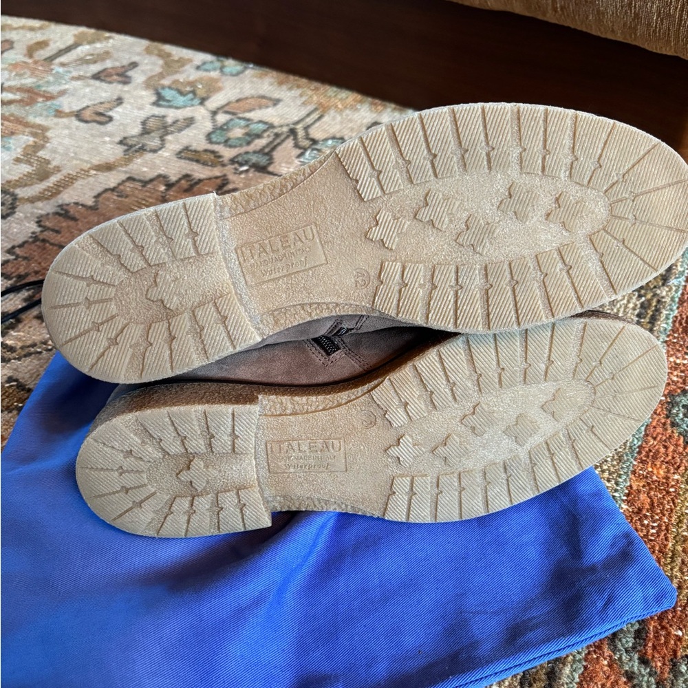 ITALEAU Tan Suede Waterproof Side Zip Booties Size 11/42 With Dust Bag - Picture 6 of 8
